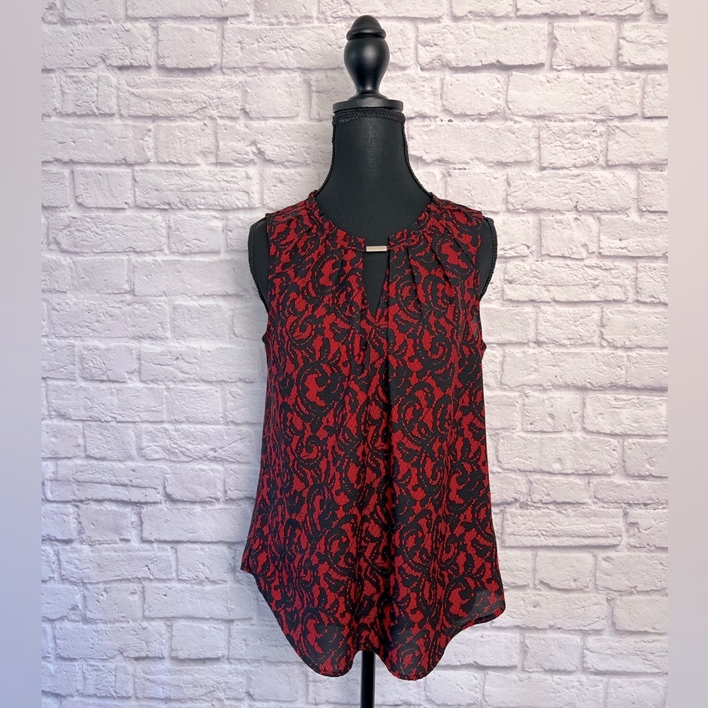 New York & Co. Sleeveless Blouse with Notch Collar Metal Detail size M